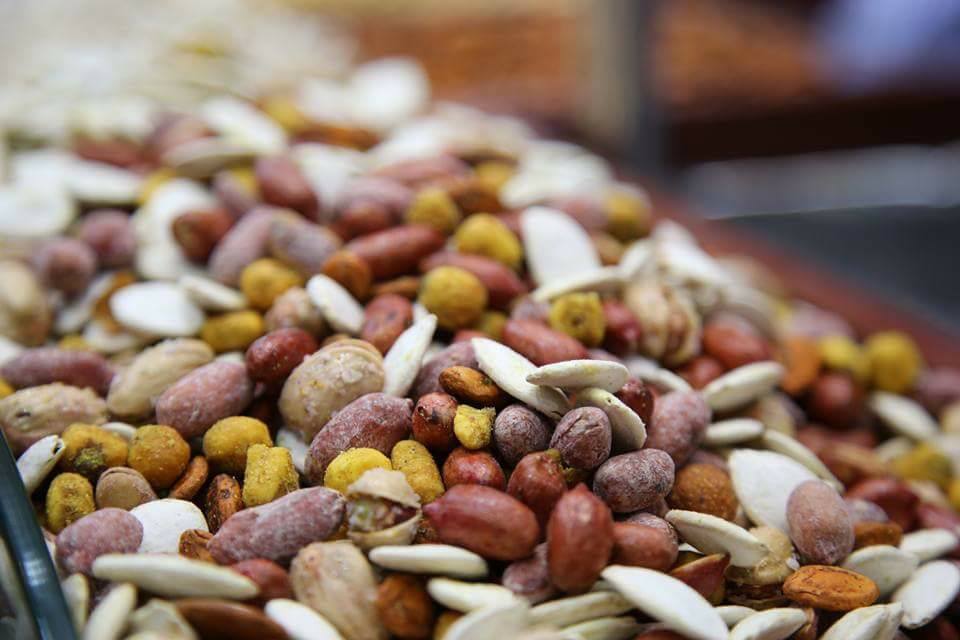 في العيد .. سوق المكسرات خارج الحسابات