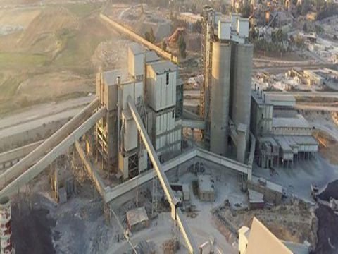 معاون وزير الكهرباء يطالب بإلزام معامل الإسمنت باستخدام الطاقات المتجددة